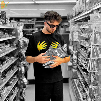 "Regarde moi dans les yeux"